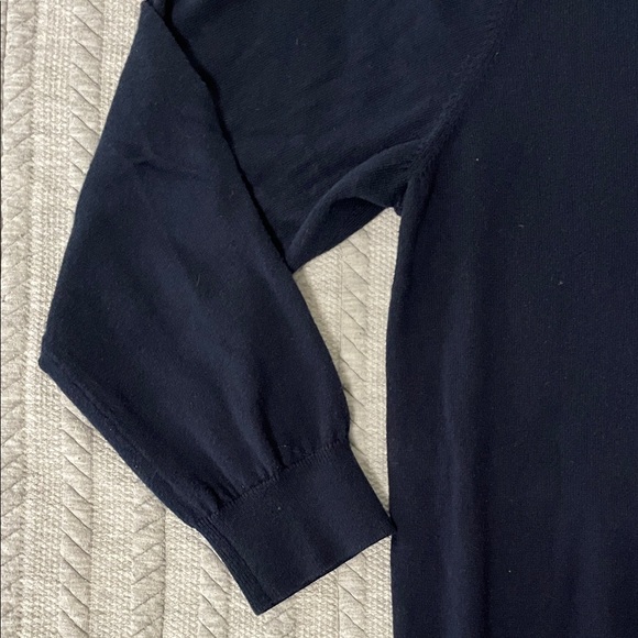 L.L. Bean Men's Deep Blue V-Neck Sweater ItemID 274603 - Picture 3 of 4